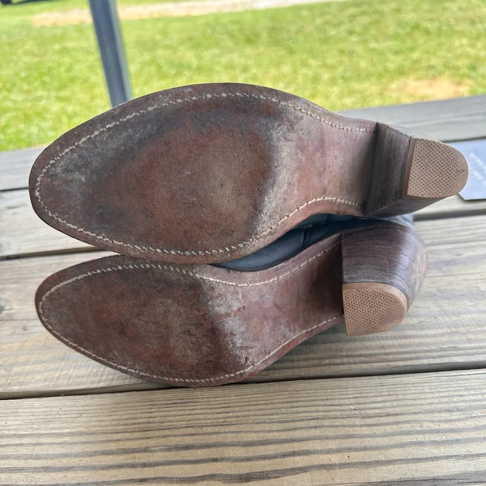 Frye Vintage Gray Heeled Boots with Western Charm size 8 - Picture 5 of 8